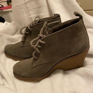White Mountain Grey Suede Wedges